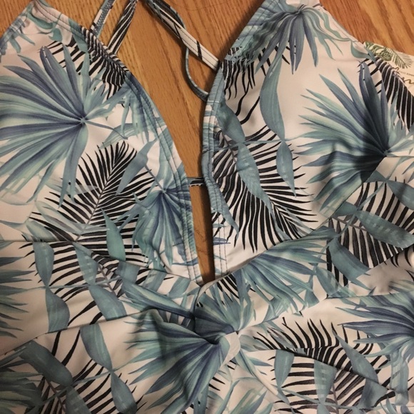 Swim Suit Knot Tie in Front - Picture 2 of 5